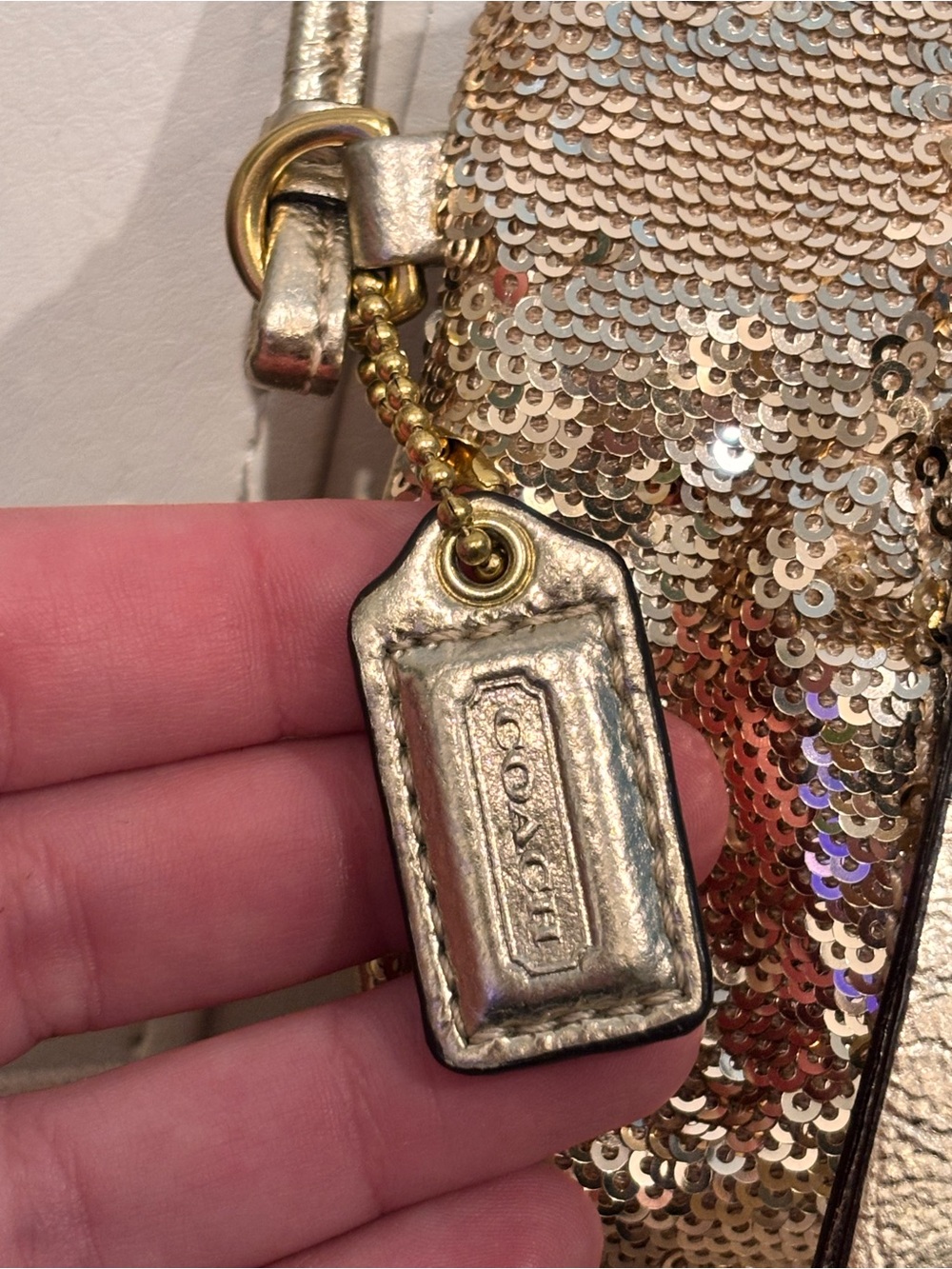 COACH Poppy Rare Vintage Gold Sequin Small Wristlet - Picture 3 of 12